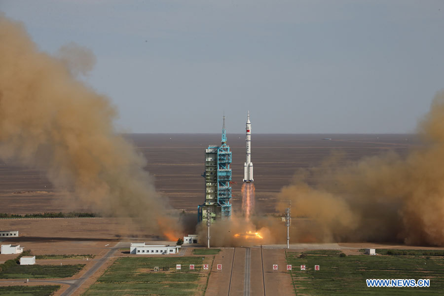 Lancement du vaisseau spatial habité Shenzhou-10  (2)