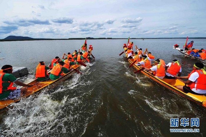 Célébrations de la fête des Bateaux-Dragon à travers la Chine