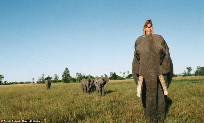 En images : histoire de Tippi Degré, l'enfant qui a grandi auprès des animaux (6)