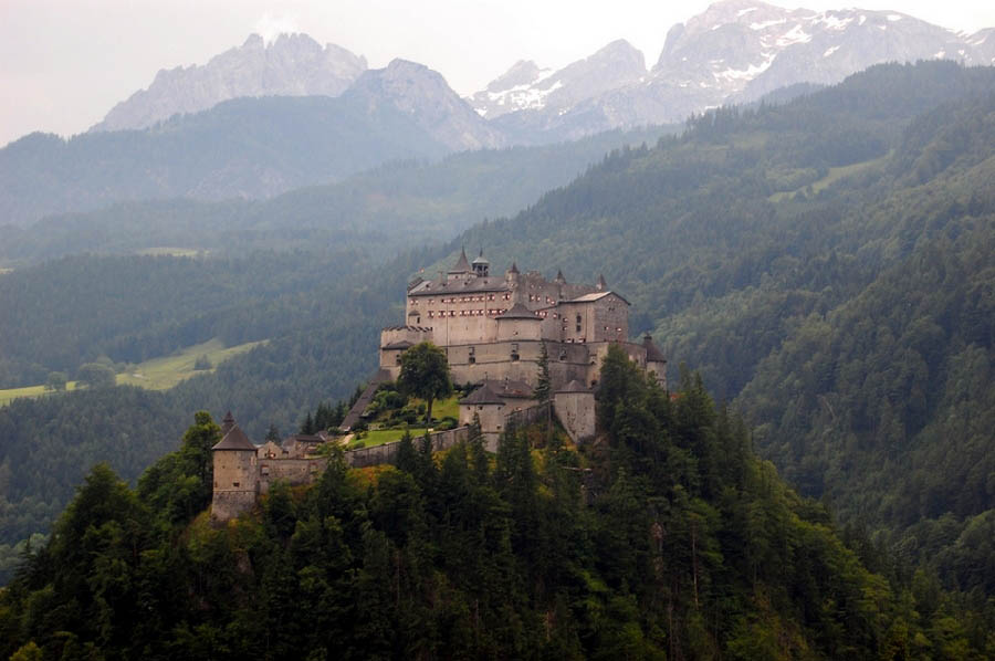 Le chateau d'Hohenwerfen, en Autriche. Ce chateau fort du 11e siècle a été le lieu de tournage du film ? Just Married ?.