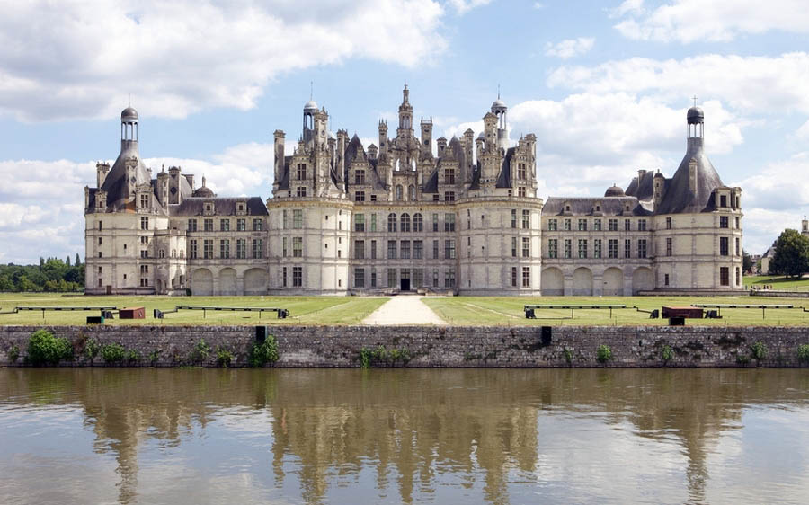 Le chateau de Chambord, en France. Palais de chasse du Roi Fran?ois Ier, il est typique du style de la Renaissance fran?aise. Depuis son ouverture au public en 2007, Chambord a re?u plus de 700 000 visiteurs.