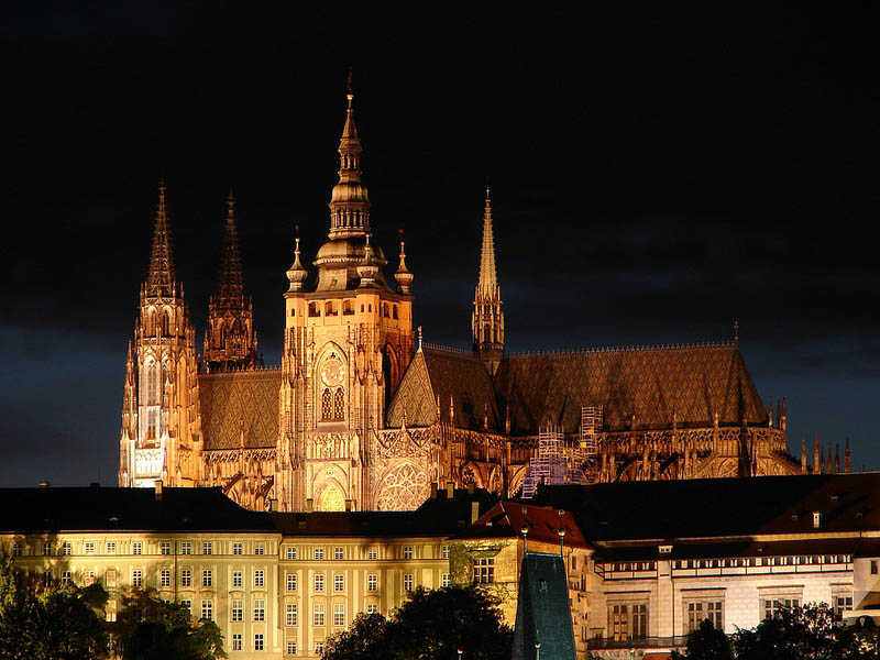 Le Chateau de Prague, en République Tchèque. Avec 70 000 mètres carrés, c'est le plus grand chateau ancien du monde, détenteur du record du monde Guinness.