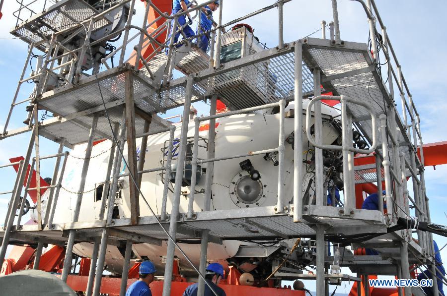 Le submersible habité Jiaolong a réalisé lundi une plongée en eau profonde en mer de Chine méridionale, dans le cadre de sa mission en cours.