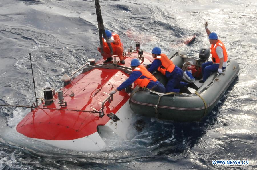 Le submersible habité Jiaolong a réalisé lundi une plongée en eau profonde en mer de Chine méridionale, dans le cadre de sa mission en cours.