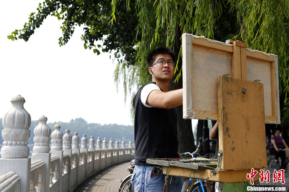 Fucha Danqing en train de peindre