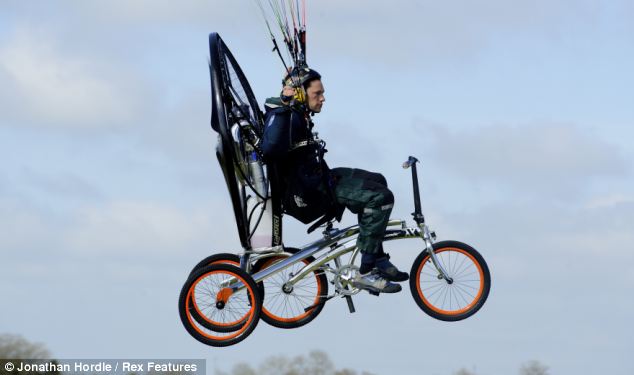 Paravelo, le premier vélo volant du monde (2)