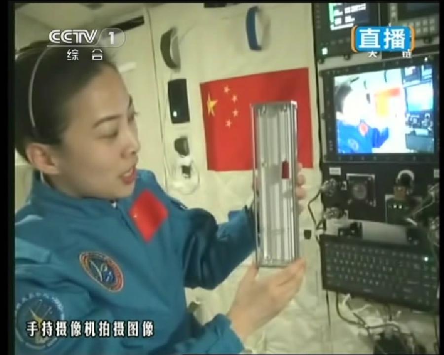 L'astronaute chinoise Wang Yaping entame le premier cours depuis l'espace  (6)