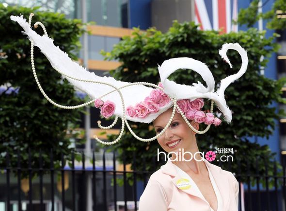 Défilé de chapeaux au Royal Ascot de Londres (9)