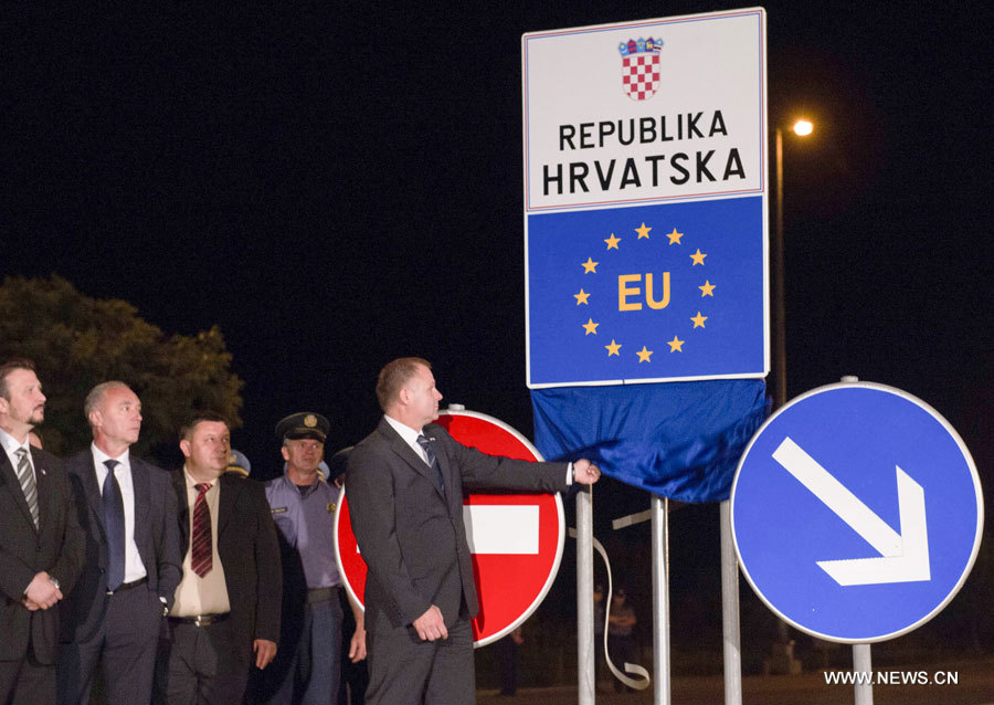 La Croatie dévoile la plaque de l'UE dans un poste de contr?le frontalier avec la Serbie