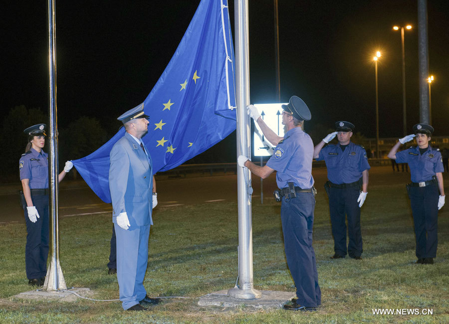 La Croatie dévoile la plaque de l'UE dans un poste de contr?le frontalier avec la Serbie (2)