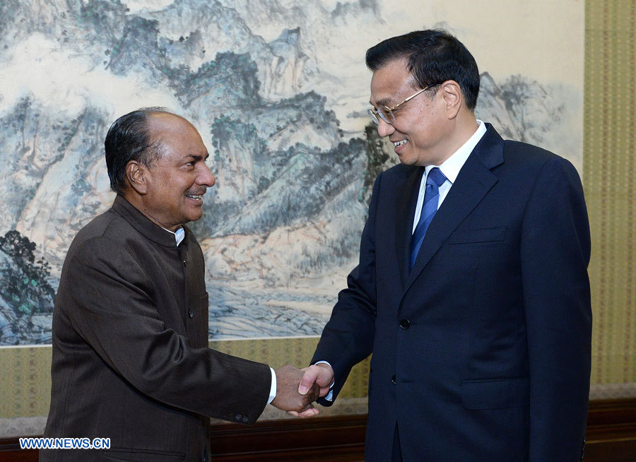 Li Keqiang rencontre le ministre indien de la Défense