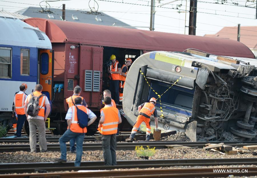 France : le bilan de 6 morts "définitif" pour le déraillement de Brétigny-sur-Orge  (4)