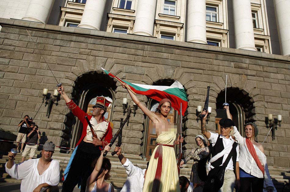 Des manifestants bulgares reproduisent un tableau de Delacroix (10)