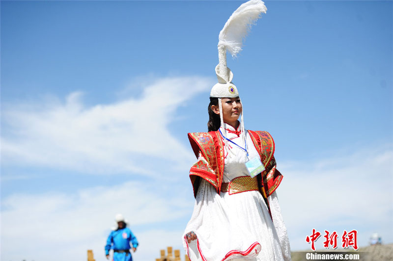 Défilé de costumes traditionnels de l'ethnie mongole (8)