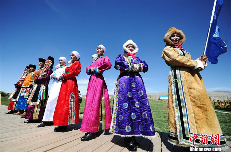 Défilé de costumes traditionnels de l'ethnie mongole (2)