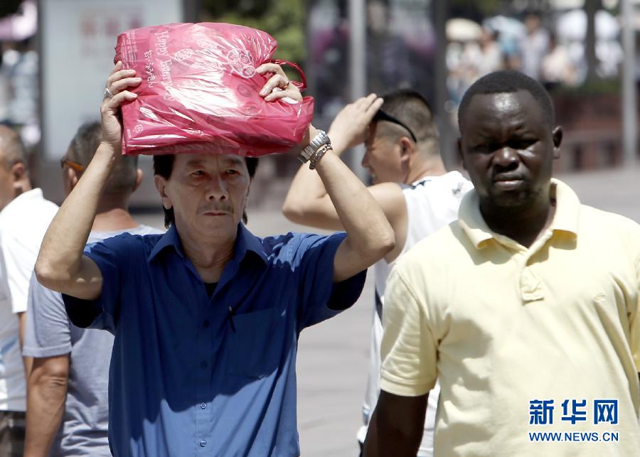 La canicule estivale se poursuit dans le sud de la Chine (3)