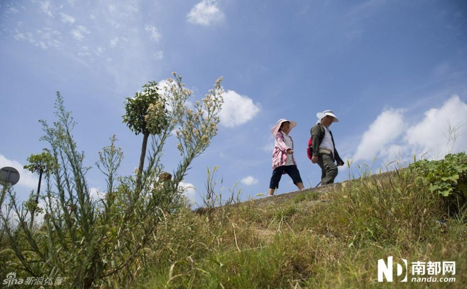 Une fille de 8 ans parcourt 700 km à pieds en 20 jours (7)