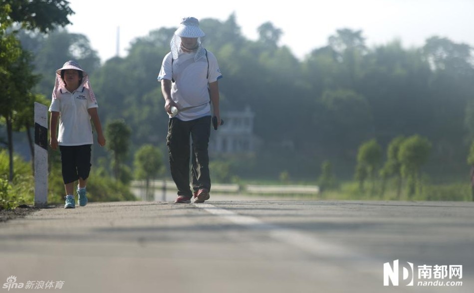 Une fille de 8 ans parcourt 700 km à pieds en 20 jours