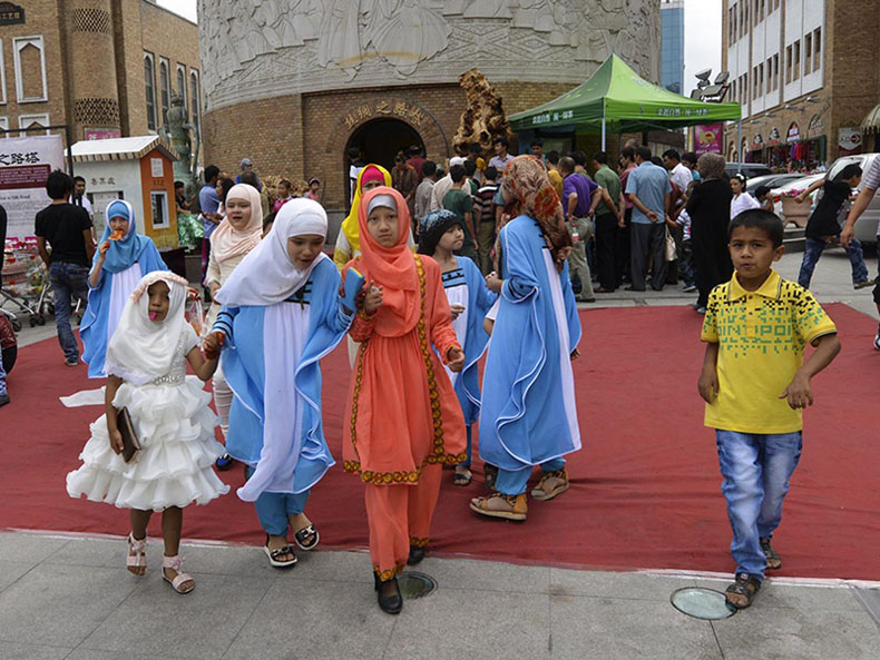 Xinjiang : 13 millions de musulmans célèbrent l'A?d (2)