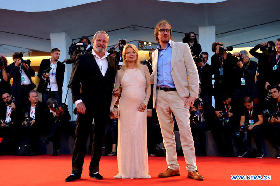 Le réalisateur Terry Gilliam, l'actrice Mélanie Thierry et l'acteur David Thewlis (de gauche à droite)