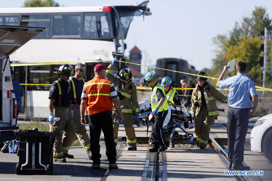 Cinq morts dans une collision bus-train à Ottawa (2)