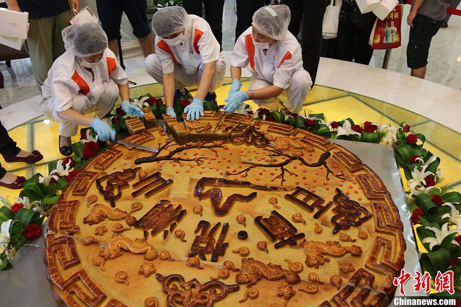 Anhui : un superbe gateau de lune de 500 kg !