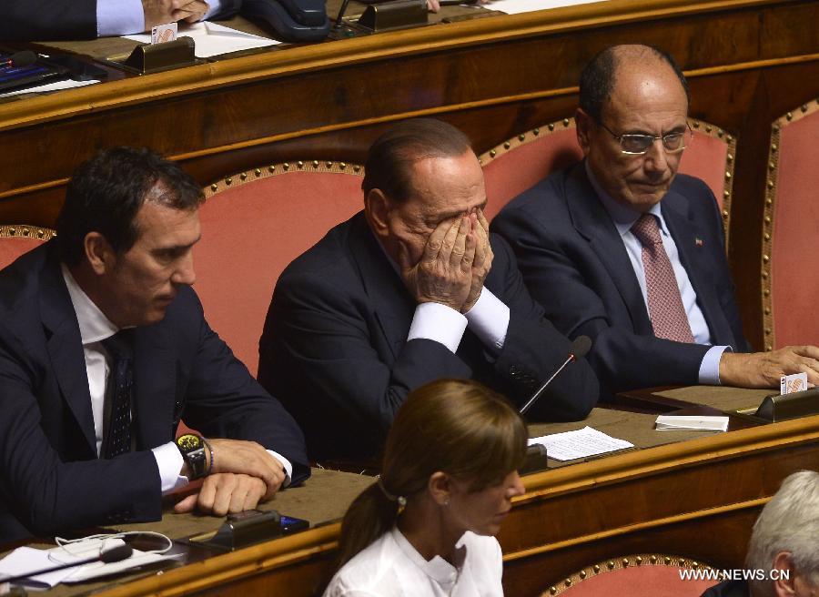 Le gouvernement italien remporte le deuxième des deux votes de confiance au parlement  (2)