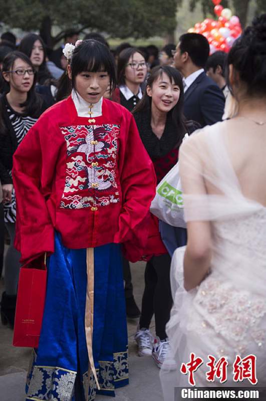 Beijing : 600 lycéens participent à un rite de passage à l'age adulte (11)