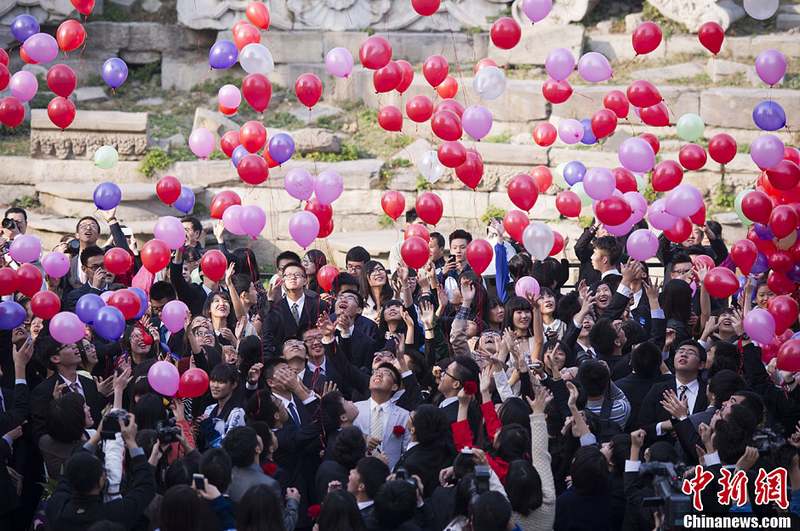 Beijing : 600 lycéens participent à un rite de passage à l'age adulte (2)