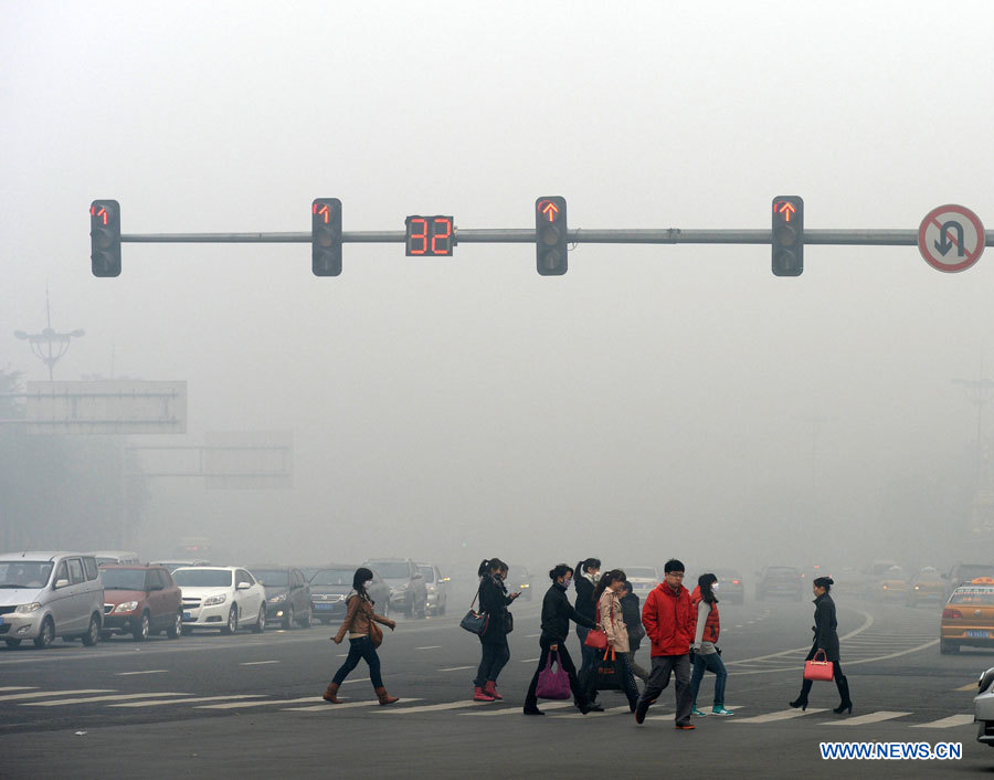 Chine : un épais smog entra?ne la fermeture des écoles et des autoroutes à Harbin