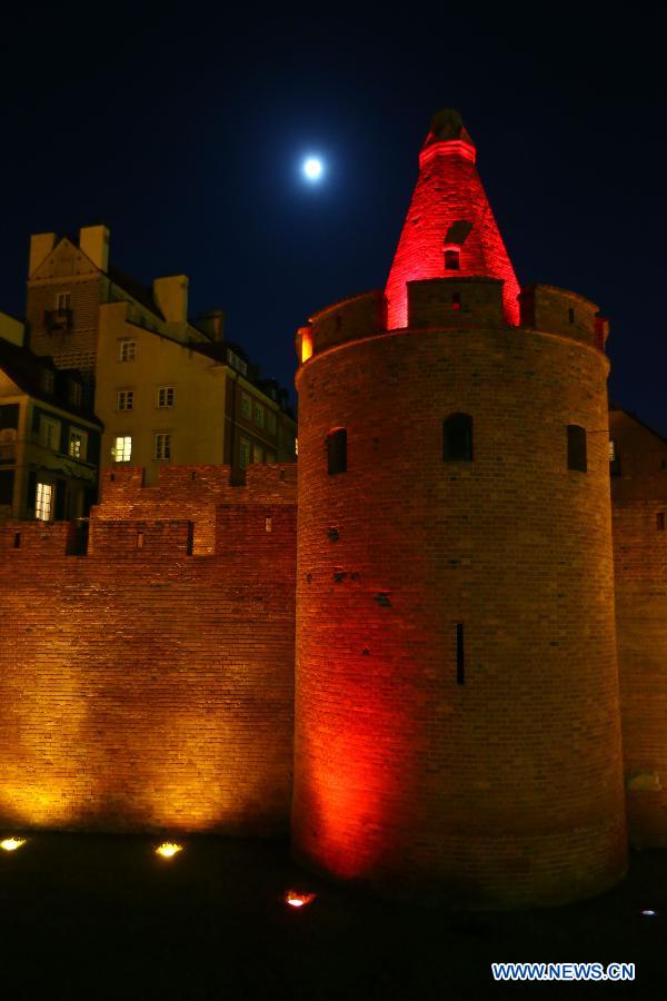 EN IMAGES: vues nocturnes du Centre historique de Varsovie (4)