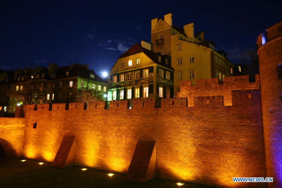 EN IMAGES: vues nocturnes du Centre historique de Varsovie (7)