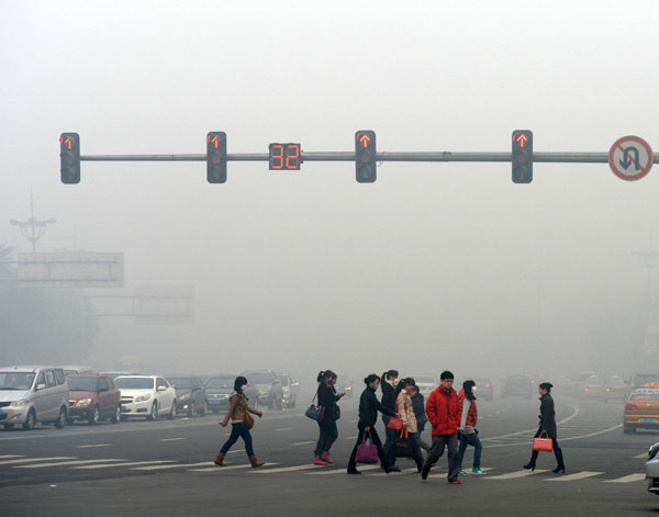 Le smog provoque la fermeture d'écoles et de routes dans le Nord de la Chine