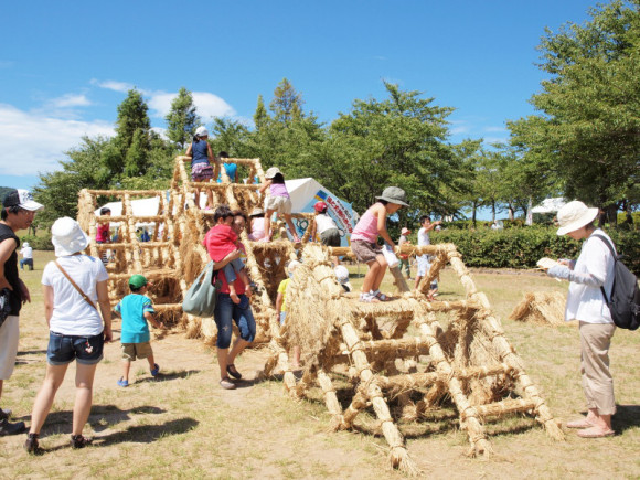 Japon : des sculptures en paille de riz pour la fête de la Moisson (8)