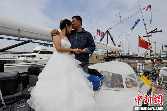 Un jeune couple chinois organise son mariage au p?le Sud