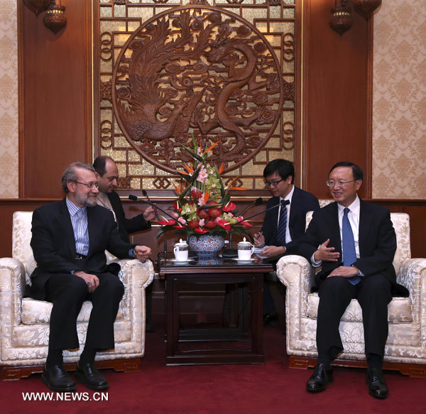 Un conseiller d'Etat chinois rencontre le président du parlement iranien