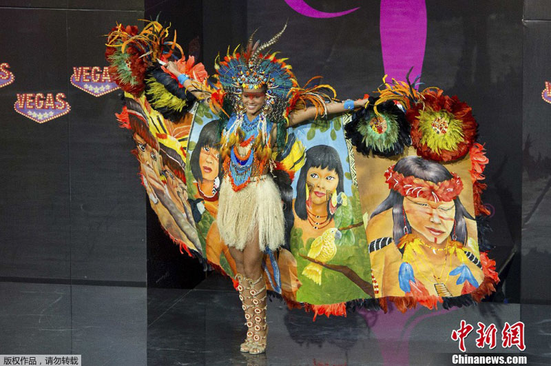 Les candidates de Miss Univers 2013 en costumes nationaux