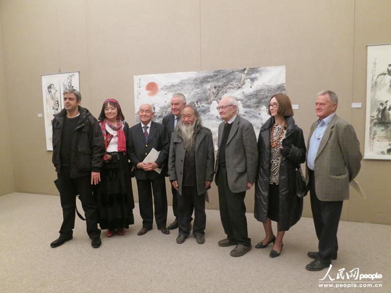 Ouverture de l'exposition des peintures de Xu Peichen à Paris (2)