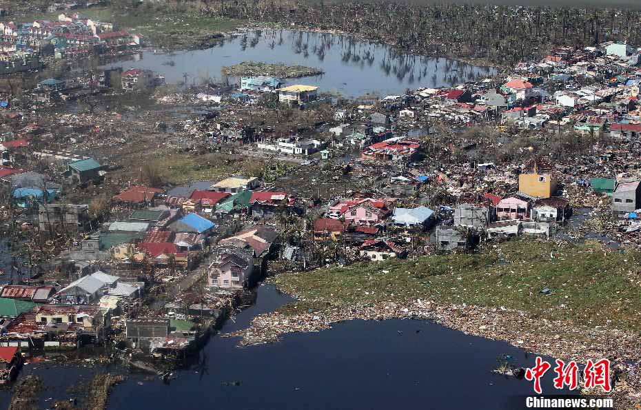 Typhoon Haiyan. Le super-typhon Haiyan, de force 5, a touché les Philippines vendredi 8 novembre. Plusieurs centaines de milliers de Philippins se retrouvent sans abri. Après le passage sur le Vietnam, le super-typhon Haiyan a touché la c?te sud de la Chine lundi matin, avec des vents forts et apportant des trombes d'eau. Plusieurs personnes ont trouvé la mort dans la province chinoise de Hainan. (Photo: news.cn/Chinanews.cn)