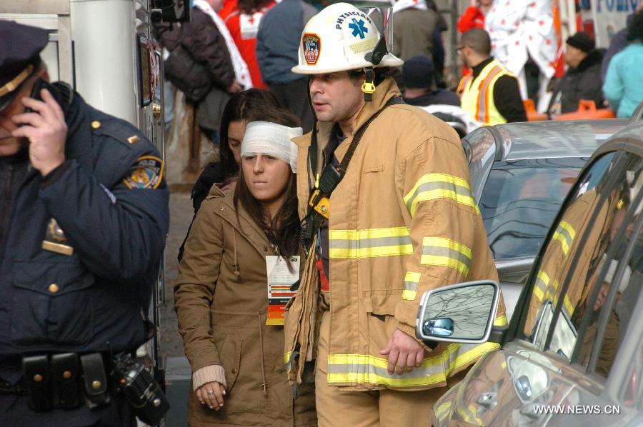 Au moins quatre morts et 63 blessés dans un déraillement de train à New York  (4)