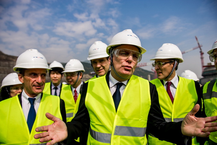 Jean-Marc Ayrault en visite à la centrale nucléaire de Taishan