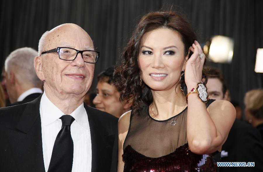 Photo d'archives de Rupert Murdoch et Wendi Deng, le 24 février 2013, à Hollywood. Le magnat des médias américain Rupert Murdoch et sa troisième femme, la chinoise Wendi Deng, sont parvenus à un accord concernant leur divorce, mettant ainsi fin à une union de 14 ans. (Photo: Xinhua/Reuters)