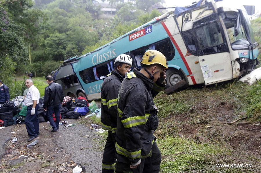 Brésil : au moins 14 morts dans un accident de la route 