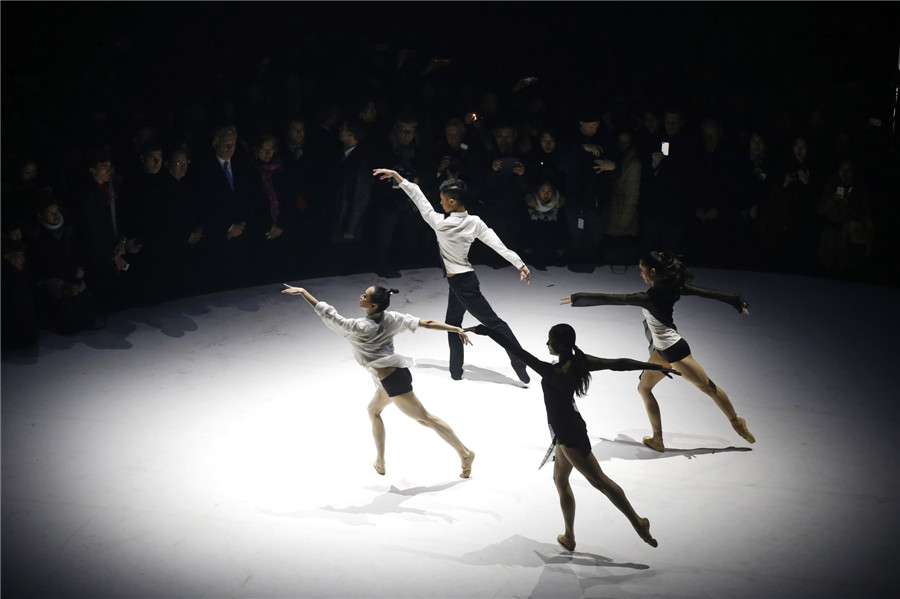 Les danseurs des Ballets nationaux chinois et fran?ais se produisent ensemble au cours du grand événement "Nuit de Chine". 