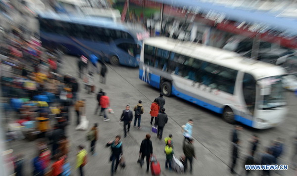 Chine : pics de circulation routière à la fin des congés de la Fête du printemps (3)