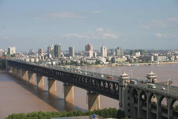 Le Grand Pont sur le Yangtsé à Wuhan, dans la Province du Hubei. Photo d'archives prise en 2007. 