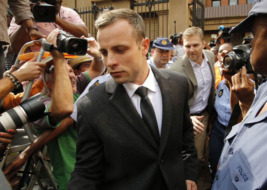 Oscar Pistorius vomit pendant le compte rendu d'autopsie de Reeva Steenkamp (4)