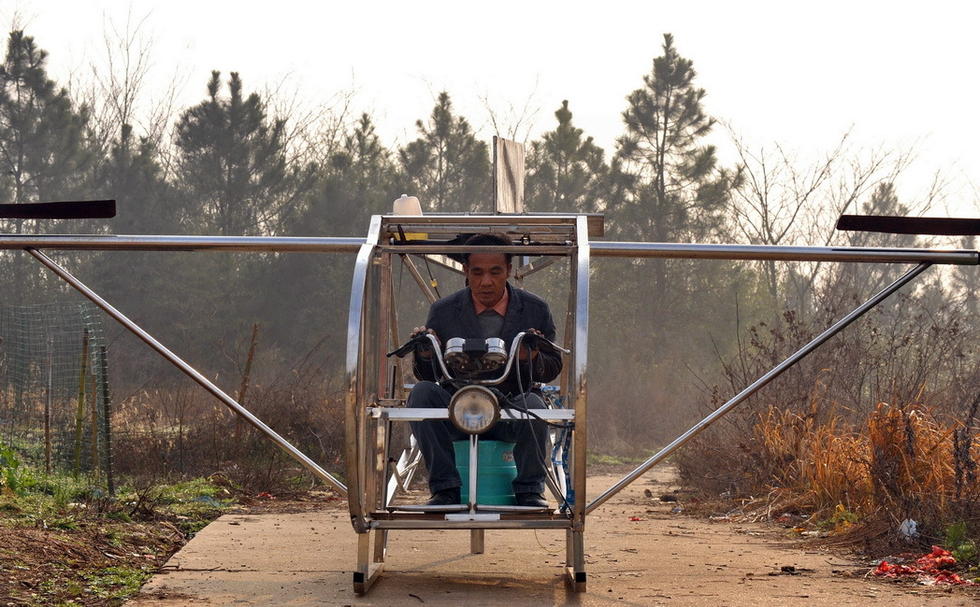 Un agriculteur chinois fabrique son propre hélicoptère