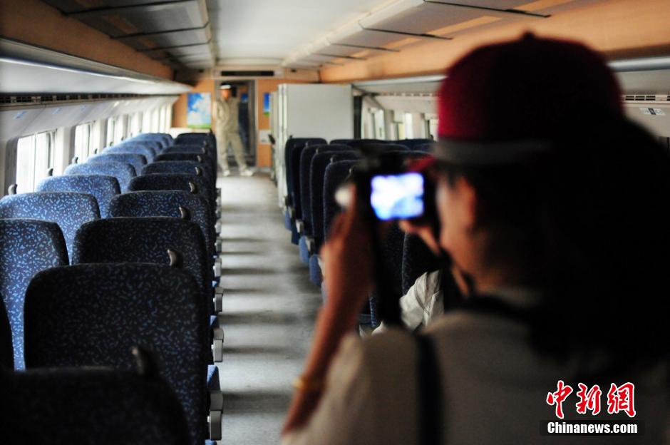 Trains à grande vitesse dans le Xinjiang : ?harmonie? sur la bonne voie (7)