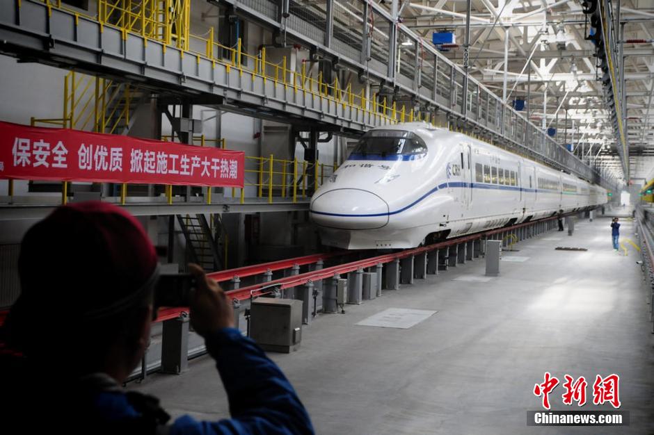 Trains à grande vitesse dans le Xinjiang : ?harmonie? sur la bonne voie (3)